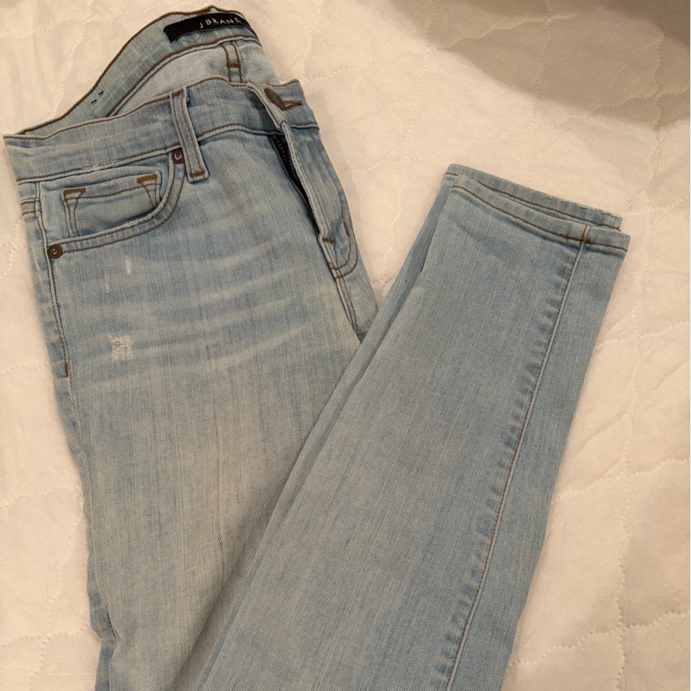 J Brand Light Wash Women’s Jeans - Classic Slim Fit ripped knee -S25